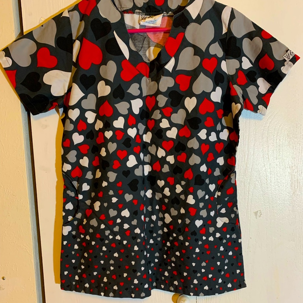❤️Valentines scrub tops XS❤️